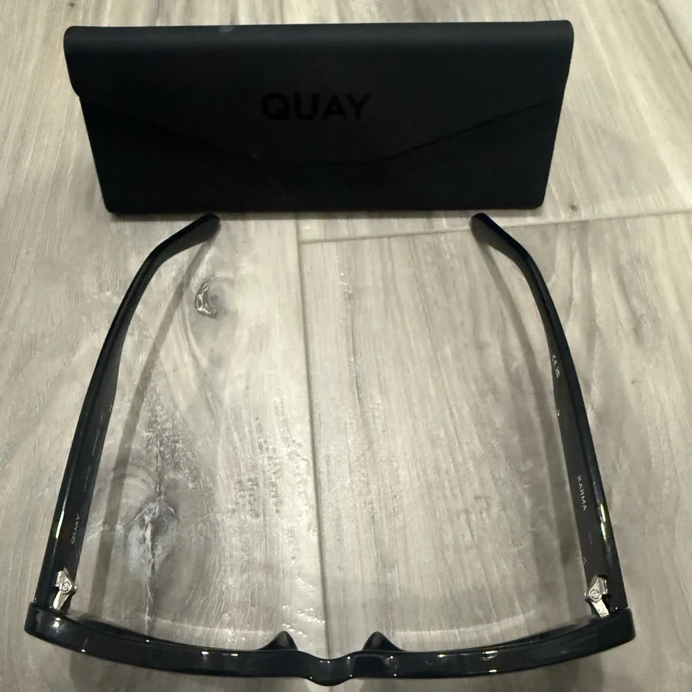 Quay Black Sunglasses - Picture 5 of 6